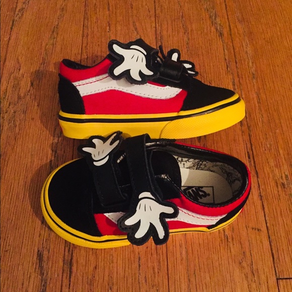 mickey mouse hug vans